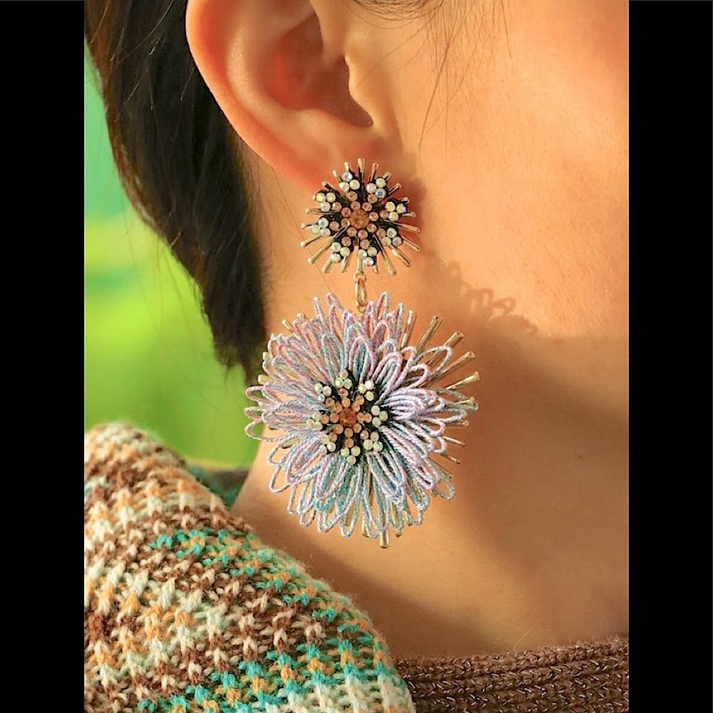 SOLD! GORGEOUS Flower Statement Earrings - Picture 1 of 4